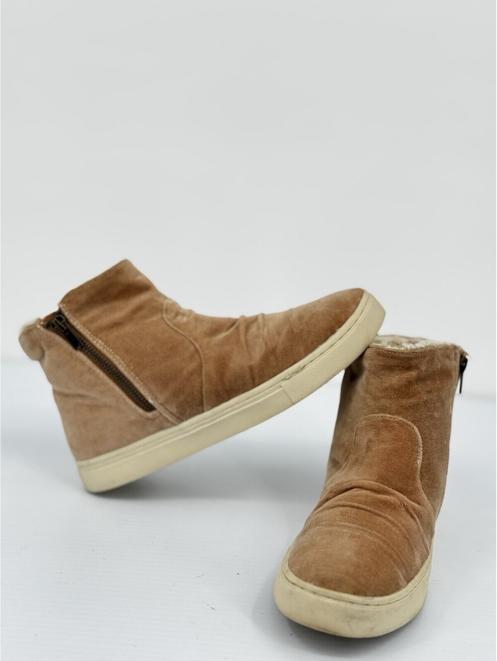 Billabong Suede Ankle Boots Shearling Lined Side Zip Tan Women’s size 8.5